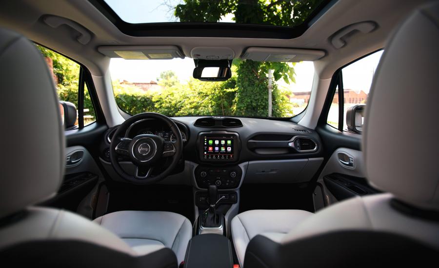 Торпедо Jeep Renegade Limited (BU) 2018 года  (NA) (фото 17 из 30)